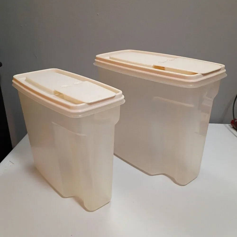 Set Of 2 rubbermaid servin saver 13 cup & 21 cup cereal with lids #3 & #2 Almond